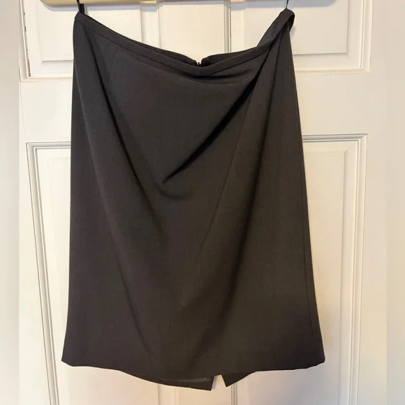 Skirt suit! Calvin Klein skirt and blazer. Like new. Size 6 - Picture 3 of 4